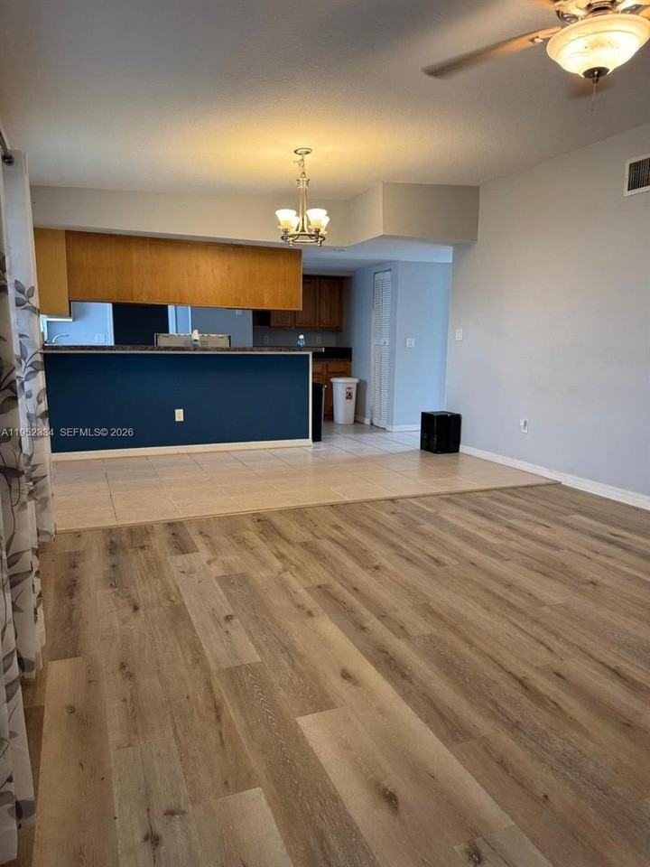 910 Sw Airoso Blvd - Photo 4 of 13