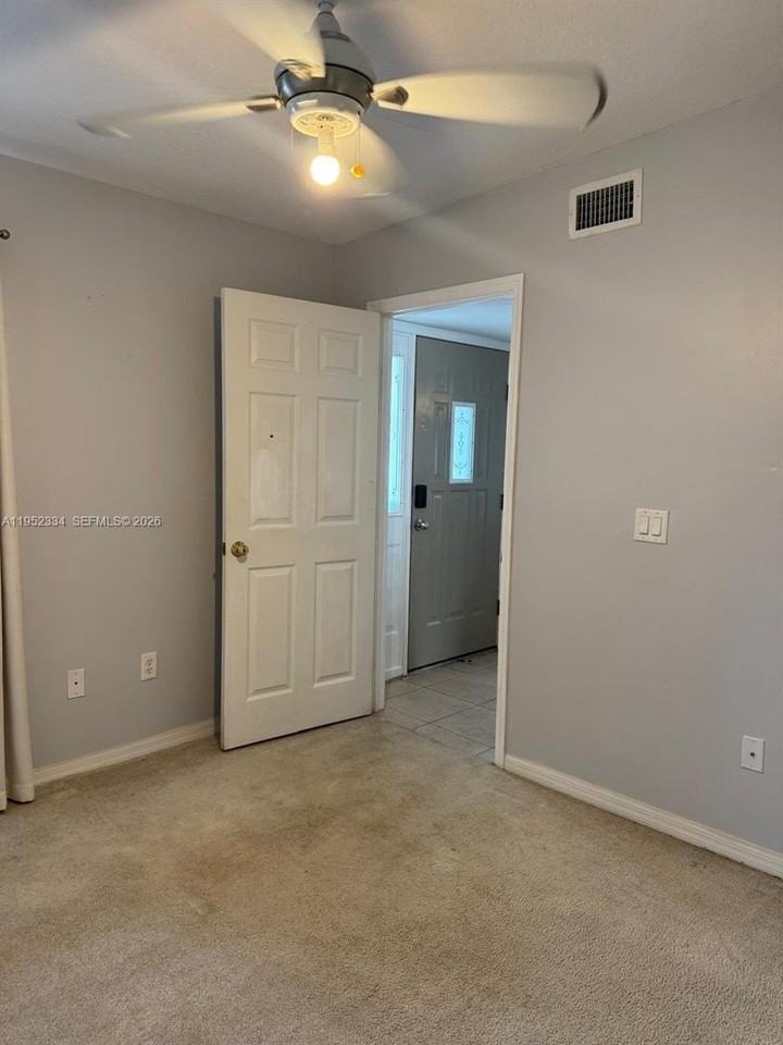 910 Sw Airoso Blvd - Photo 7 of 13