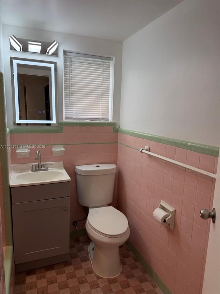 35 Ne 80th Ter #A2 - Photo 7 of 26