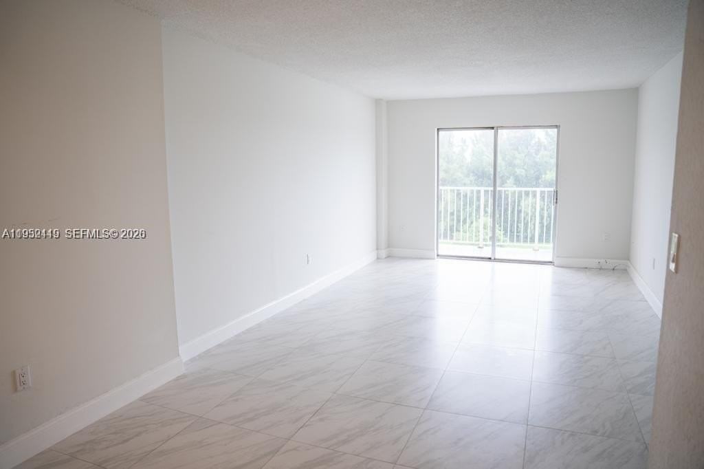 16465 Ne 22nd Ave #619 - Photo 2 of 11