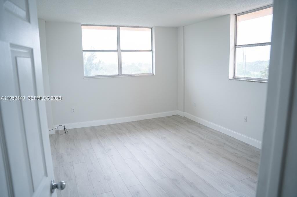 16465 Ne 22nd Ave #619 - Photo 7 of 11