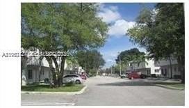 3926 Sw 52nd Ave #E5 - Photo 3 of 9