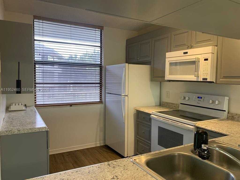 1703 Whitehall Dr #306 - Photo 3 of 18