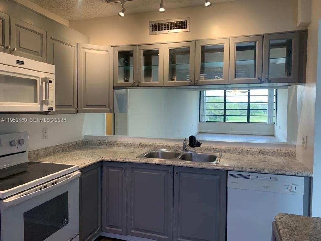 1703 Whitehall Dr #306 - Photo 4 of 18