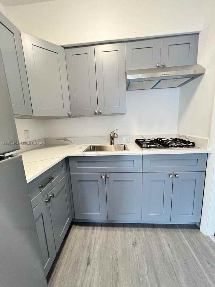 600 Sw 16th Ave #600 - Photo 2 of 16