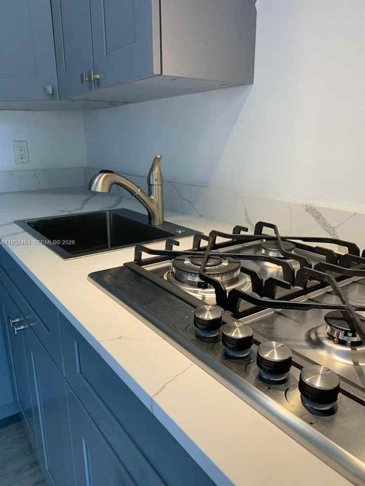 600 Sw 16th Ave #600 - Photo 3 of 16