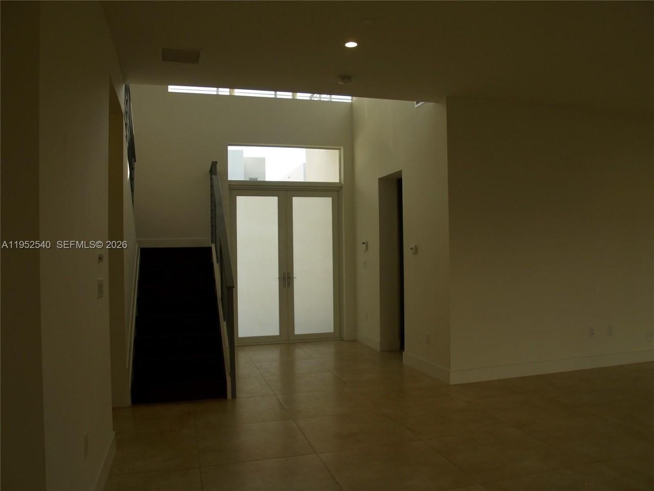 10053 Nw 76th Ter - Photo 6 of 35