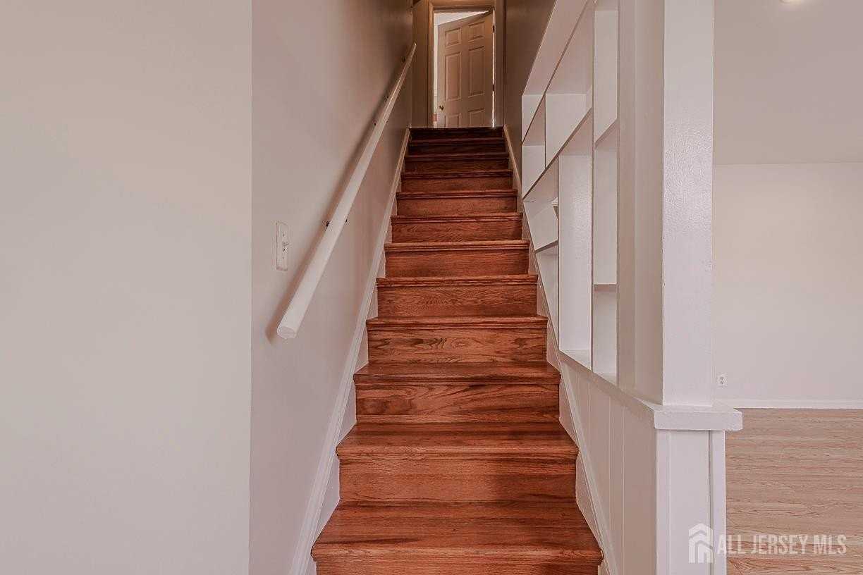 253 9th St #A - Photo 4 of 27