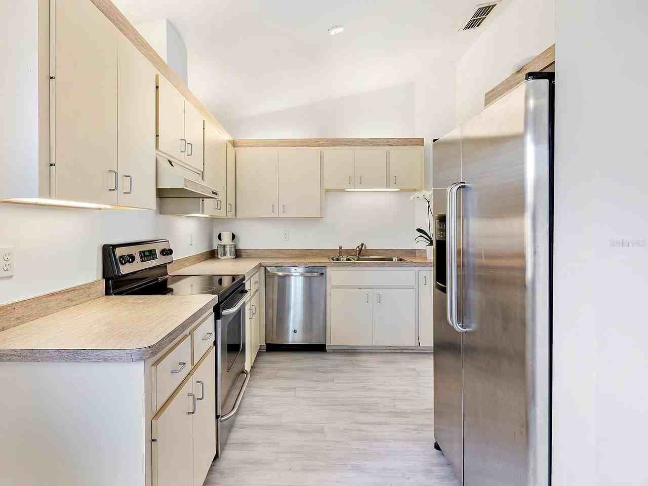 220 Chartley Ct N - Photo 5 of 28