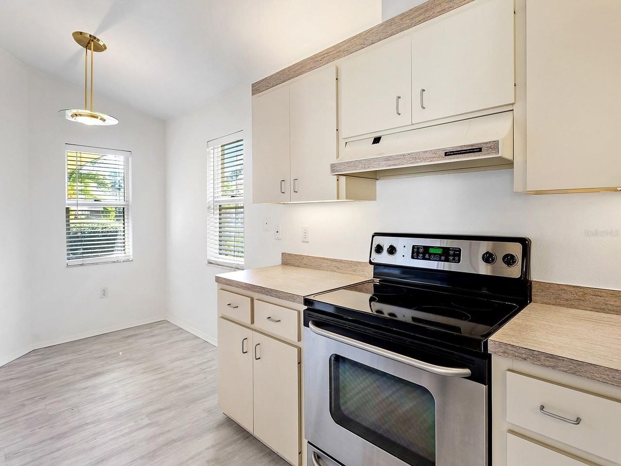 220 Chartley Ct N - Photo 6 of 28