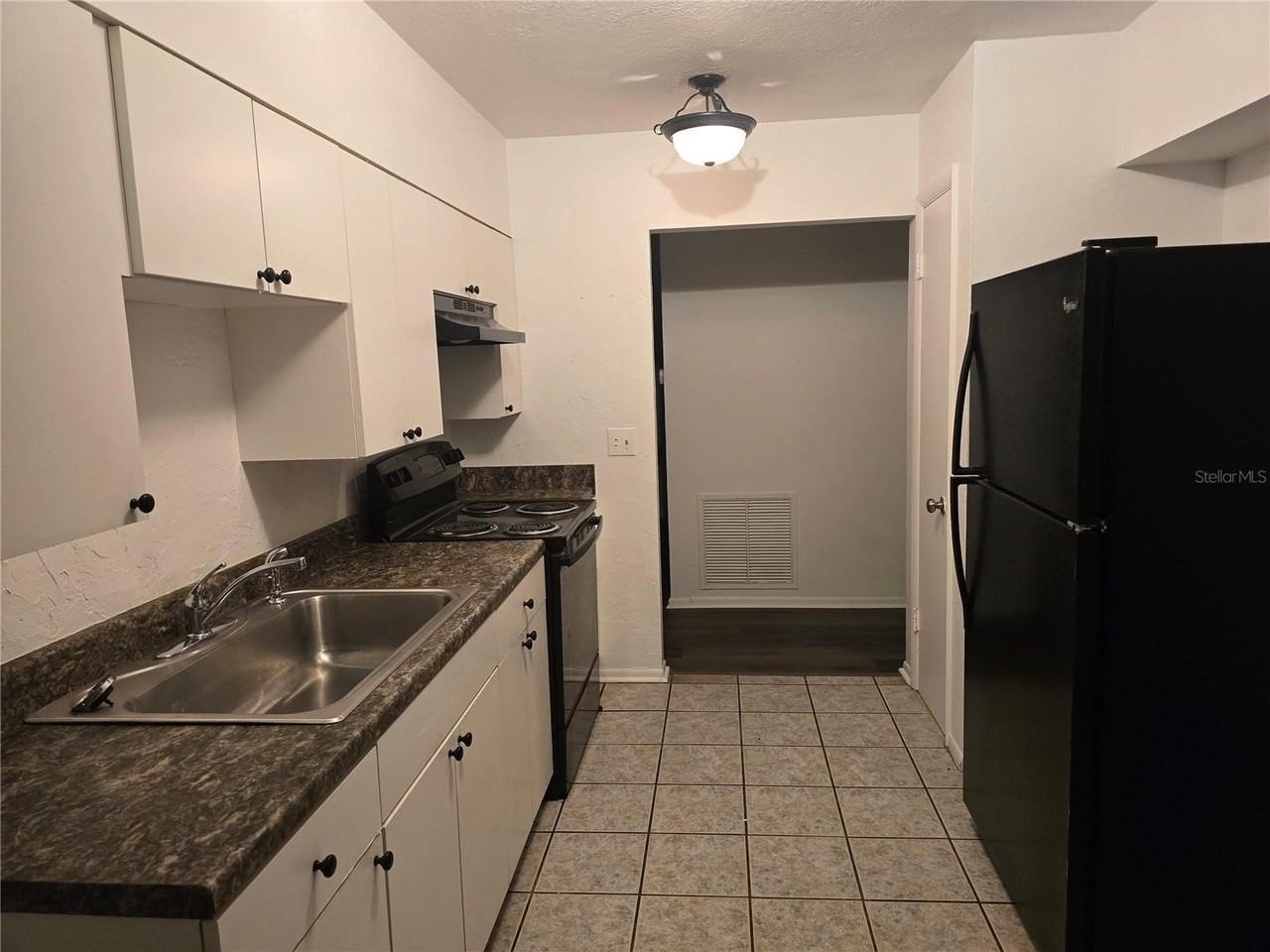 940 Osborne Dr - Photo 3 of 7