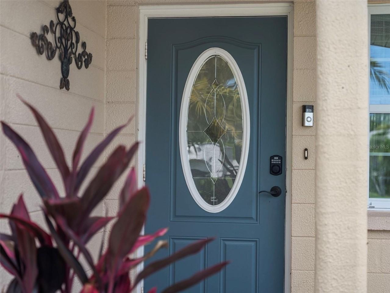 1191 Manor Rd - Photo 3 of 49