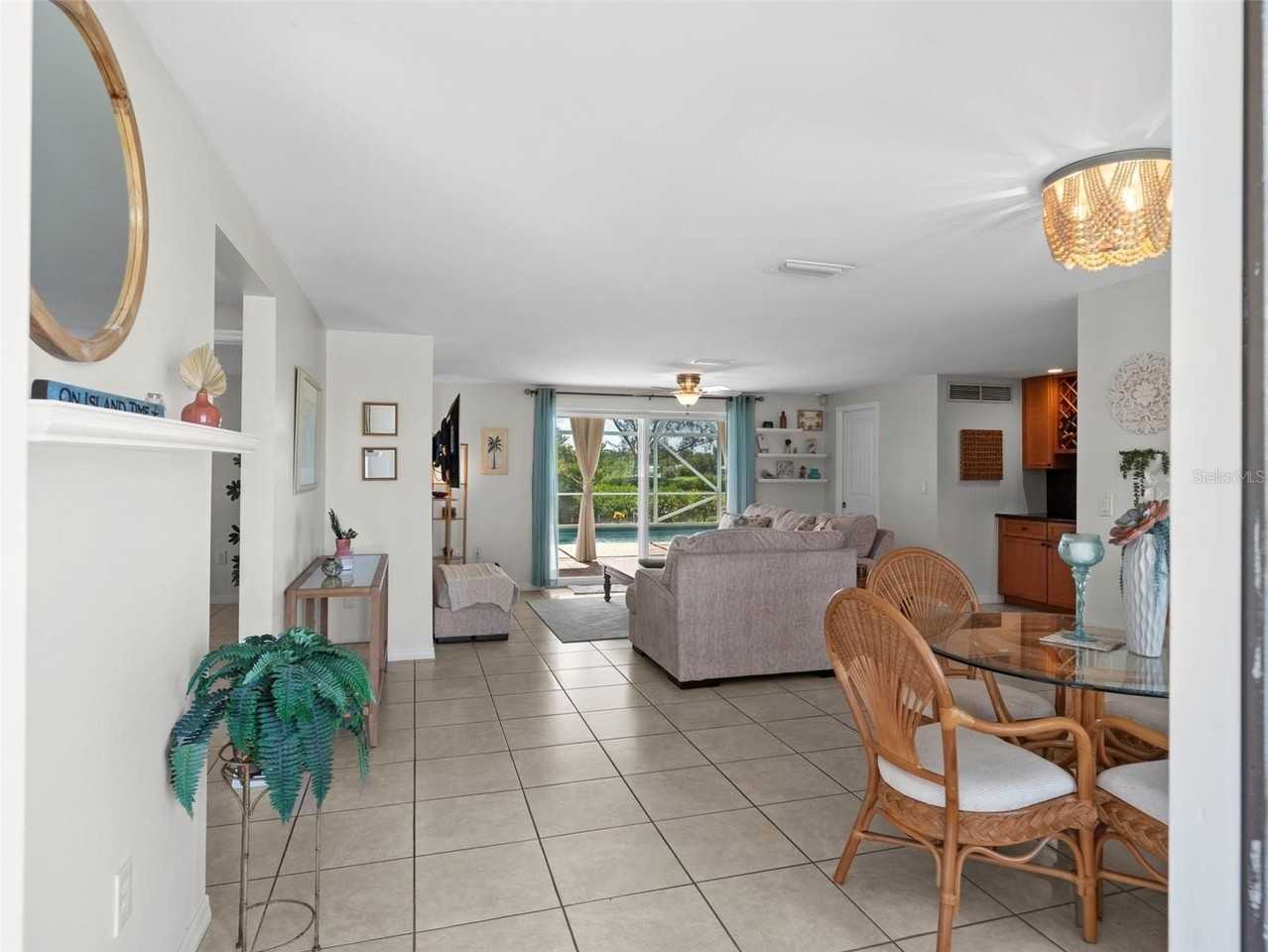 1191 Manor Rd - Photo 4 of 49