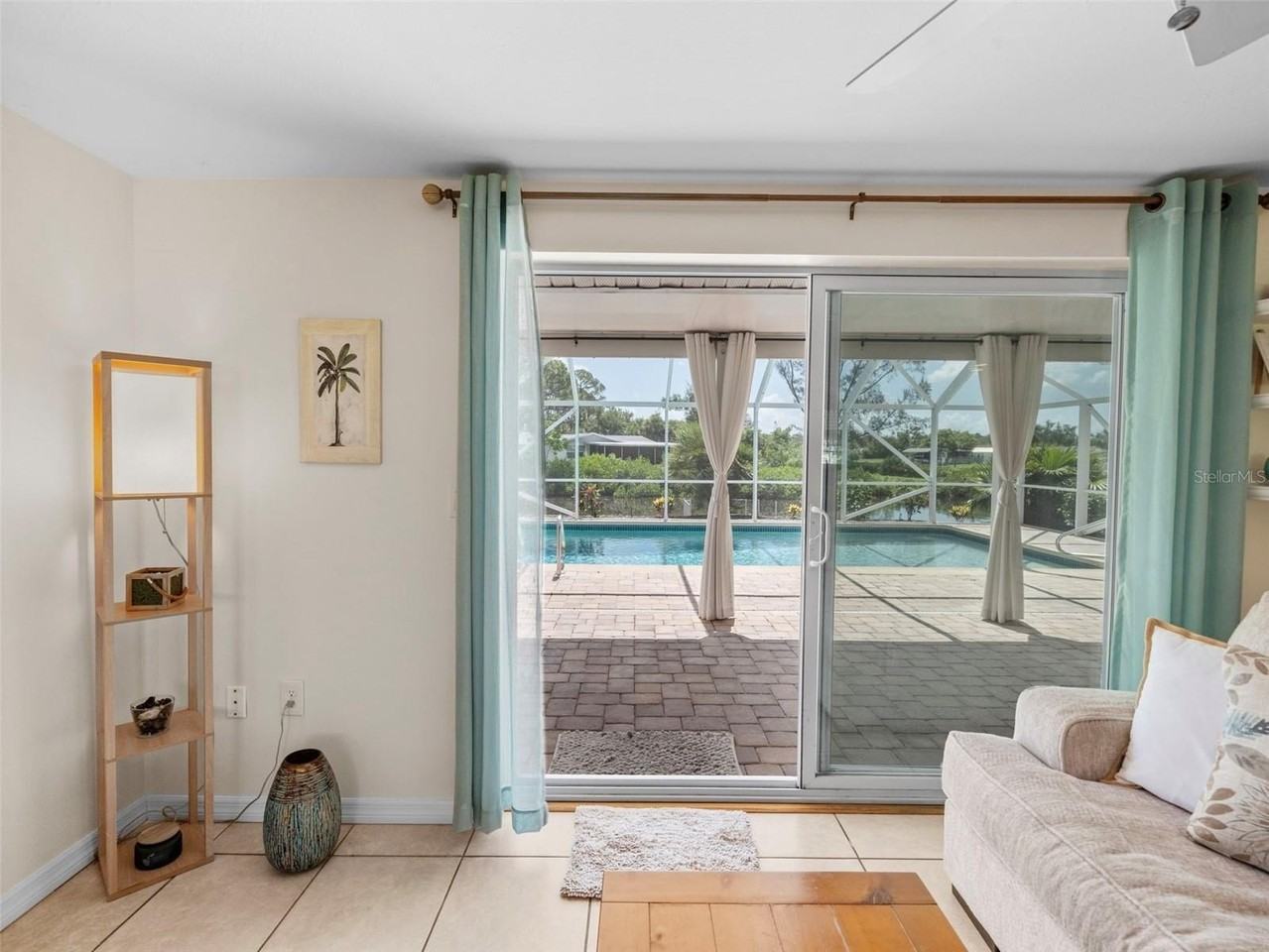 1191 Manor Rd - Photo 7 of 49