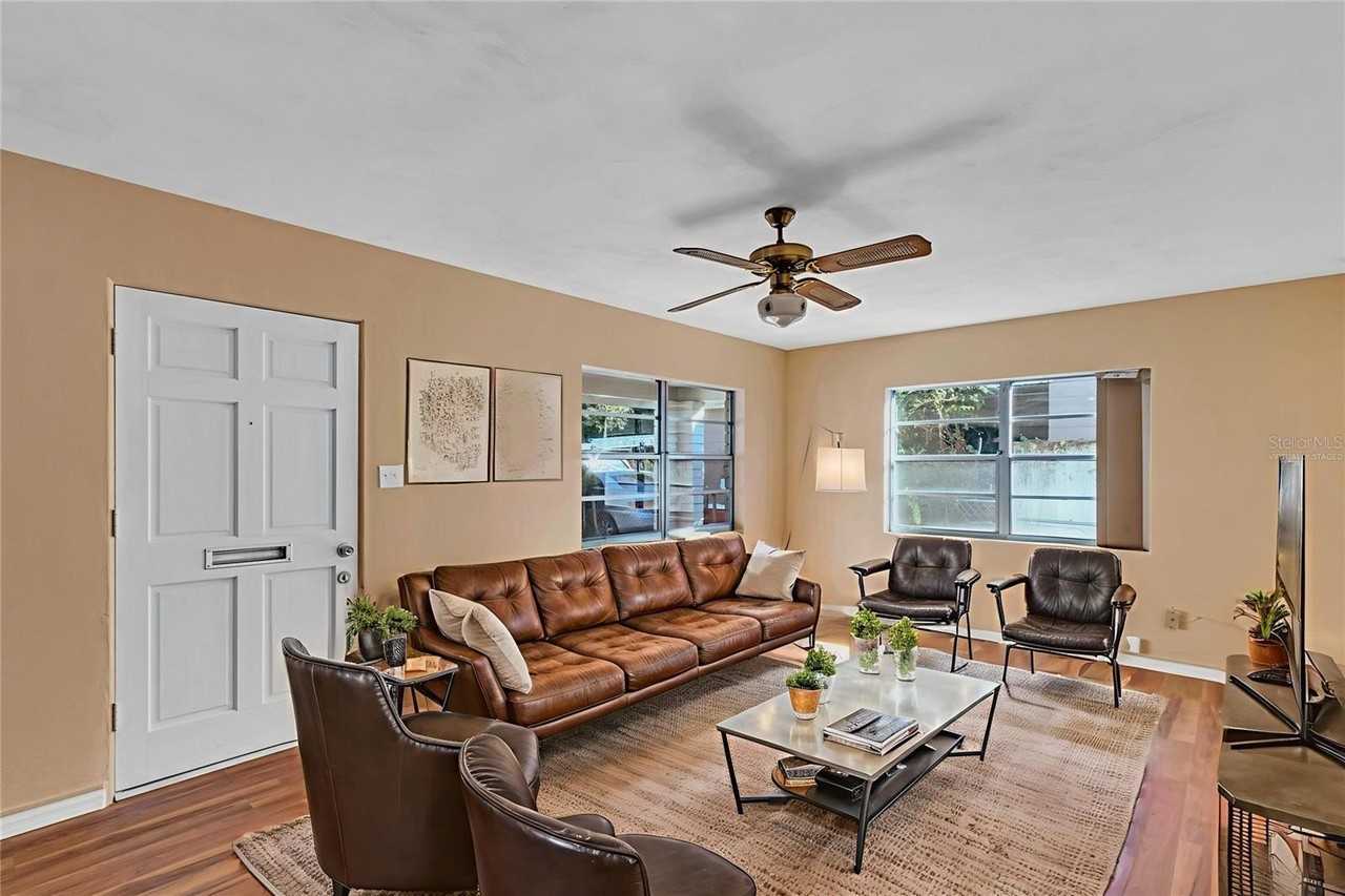 324 N Lakeland Ave - Photo 3 of 19