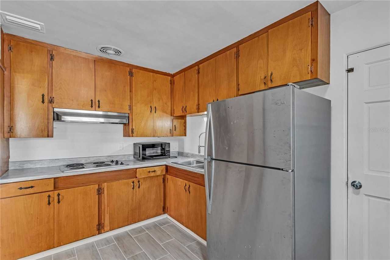 324 N Lakeland Ave - Photo 5 of 19