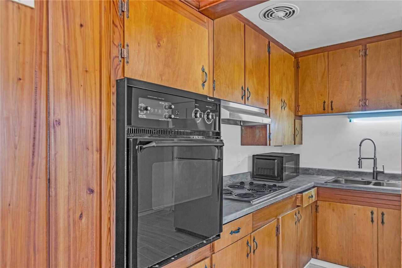 324 N Lakeland Ave - Photo 6 of 19