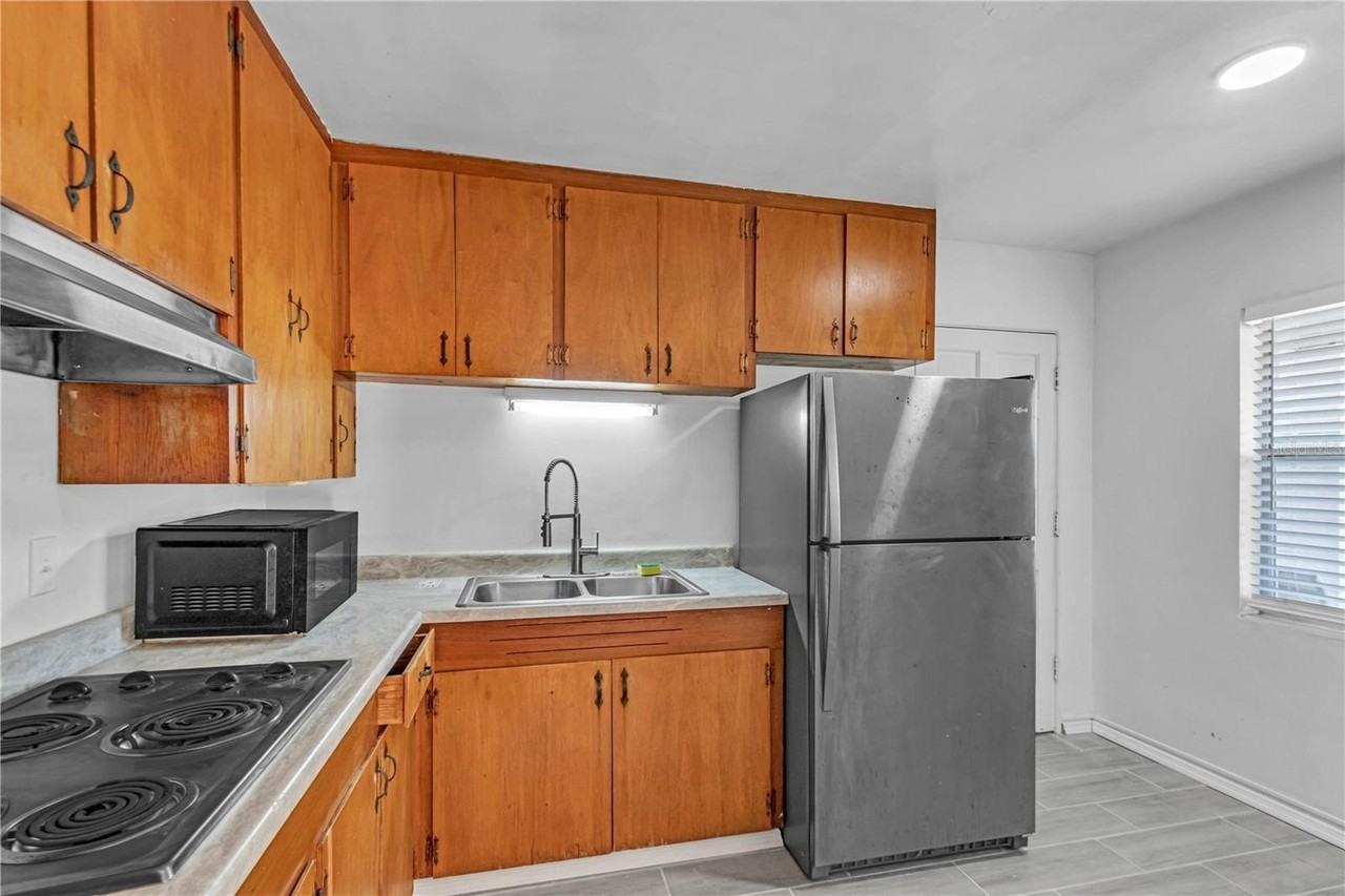 324 N Lakeland Ave - Photo 7 of 19