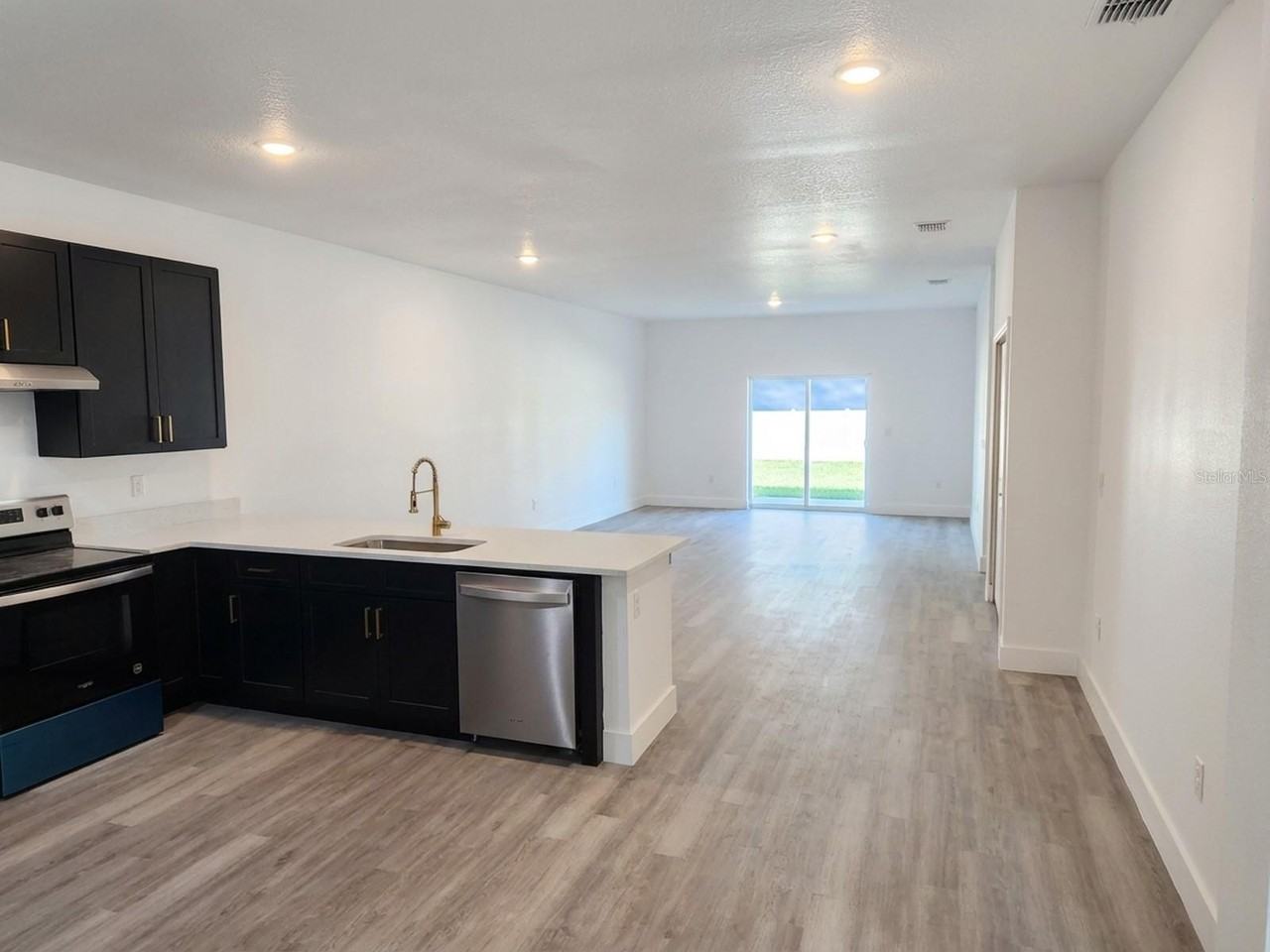 111 Dr Martin Luther King Jr Blvd S #B - Photo 4 of 40