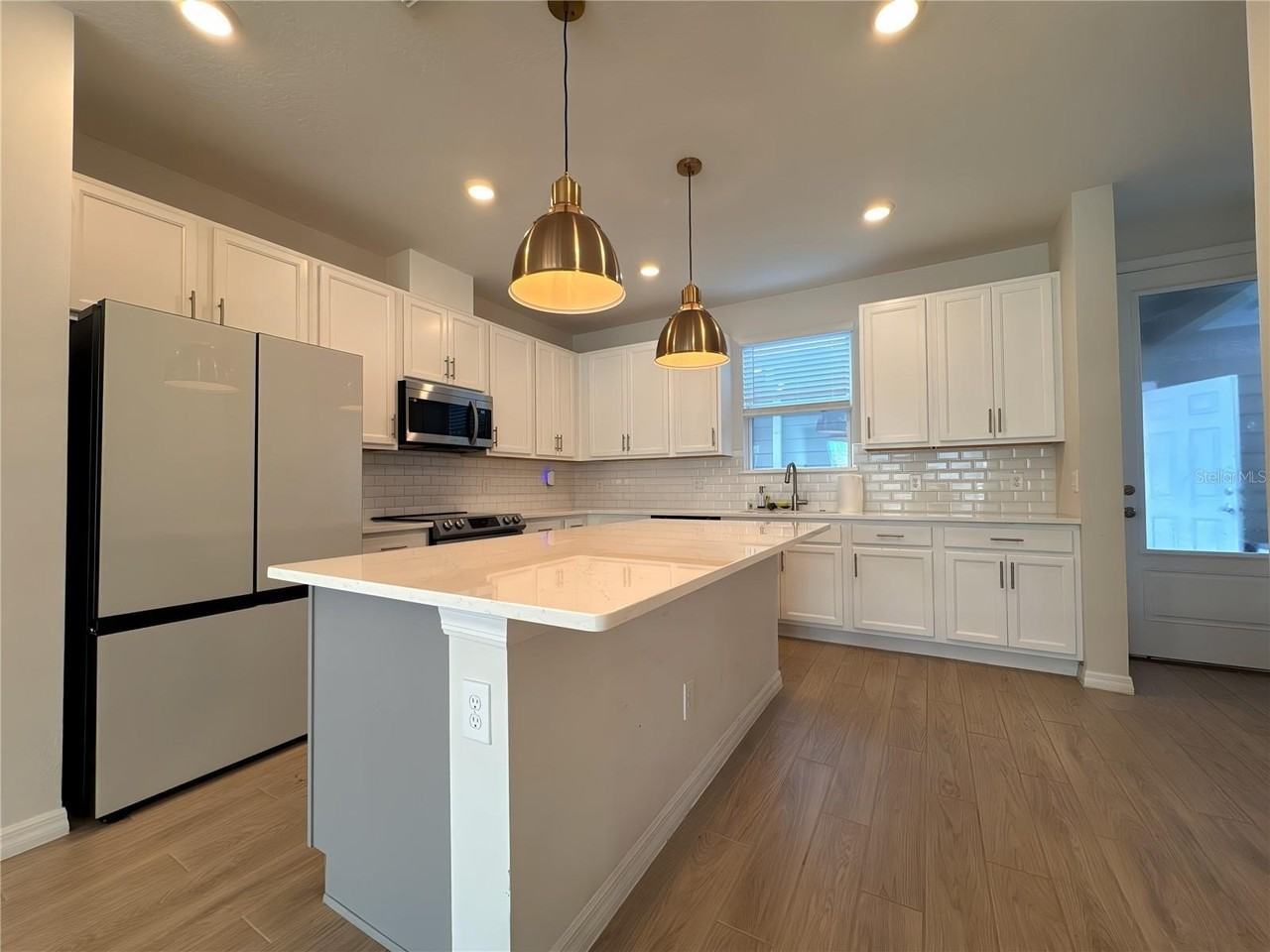 2962 Voyager Ave - Photo 3 of 37