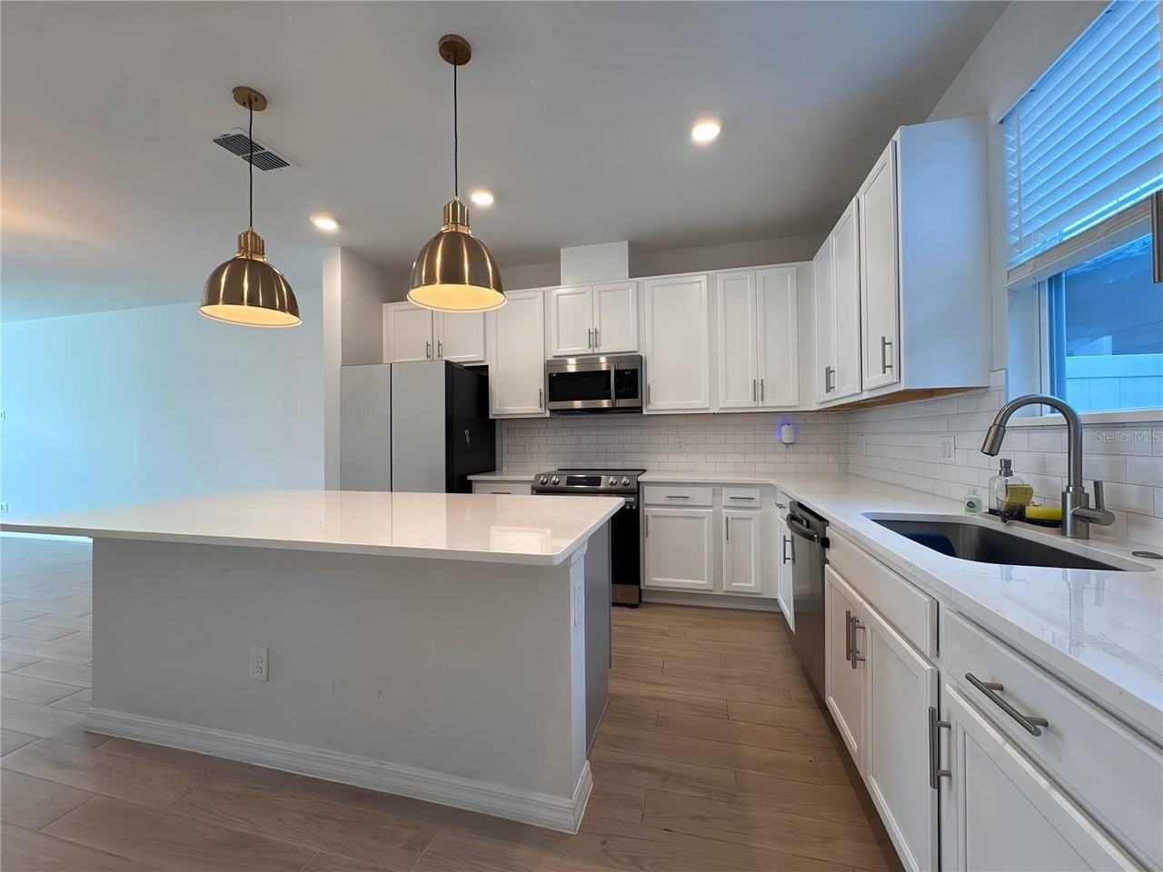 2962 Voyager Ave - Photo 5 of 37