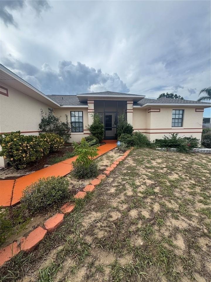 929 Devonshire Way - Photo 2 of 11