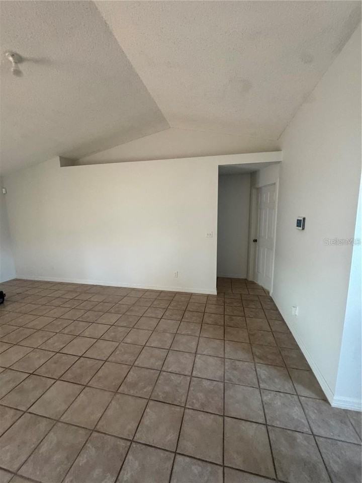 929 Devonshire Way - Photo 5 of 11