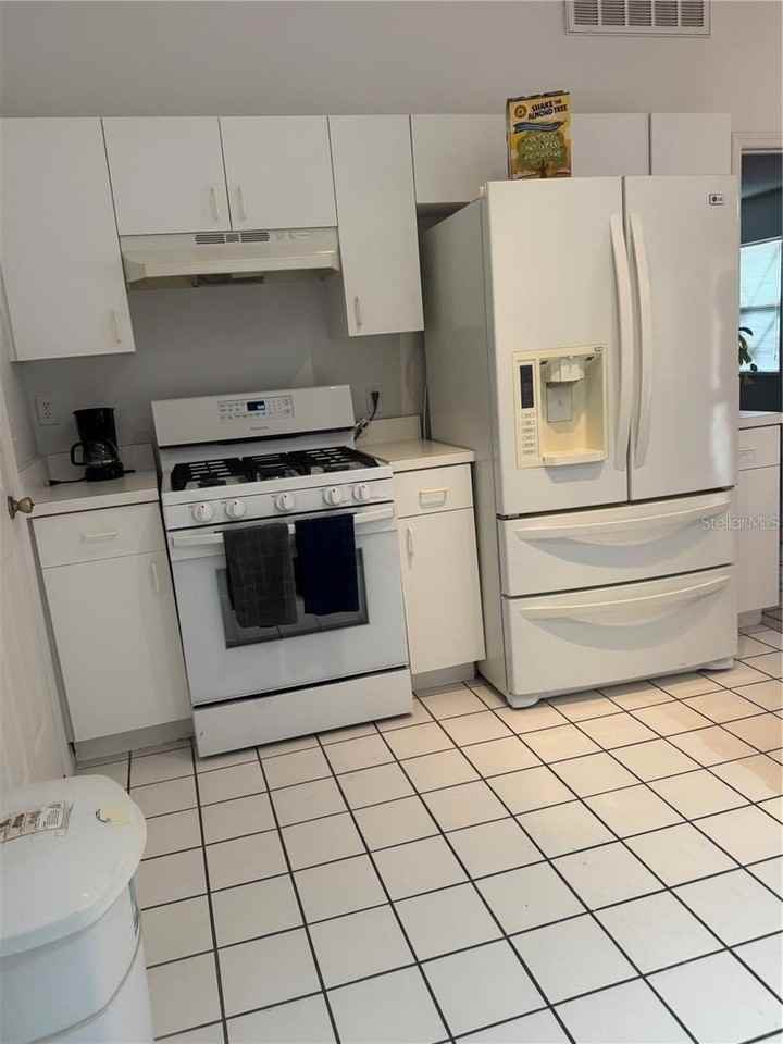 929 Devonshire Way - Photo 6 of 11