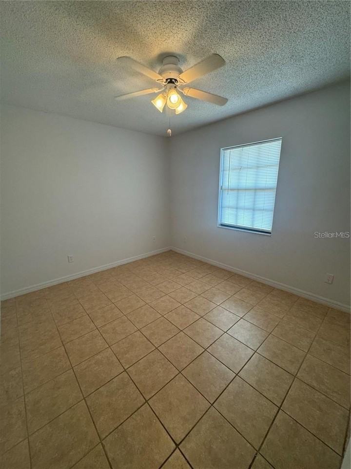 929 Devonshire Way - Photo 7 of 11