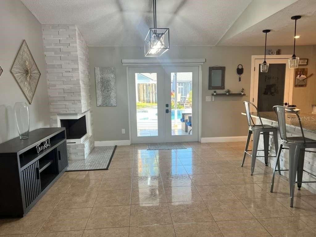 20812 Maxim Pkwy - Photo 2 of 19