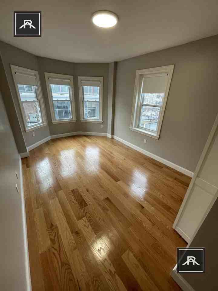 126 Berkshire St - Photo 2 of 4