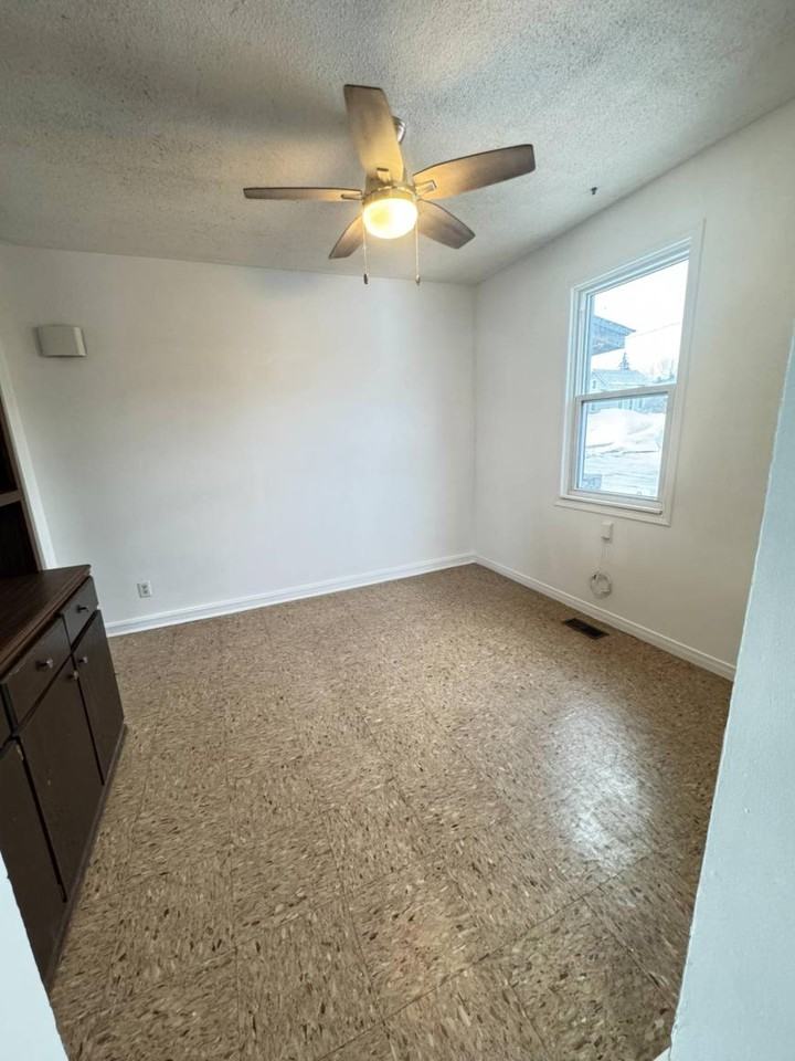 273 Orillia Street - Photo 5 of 10