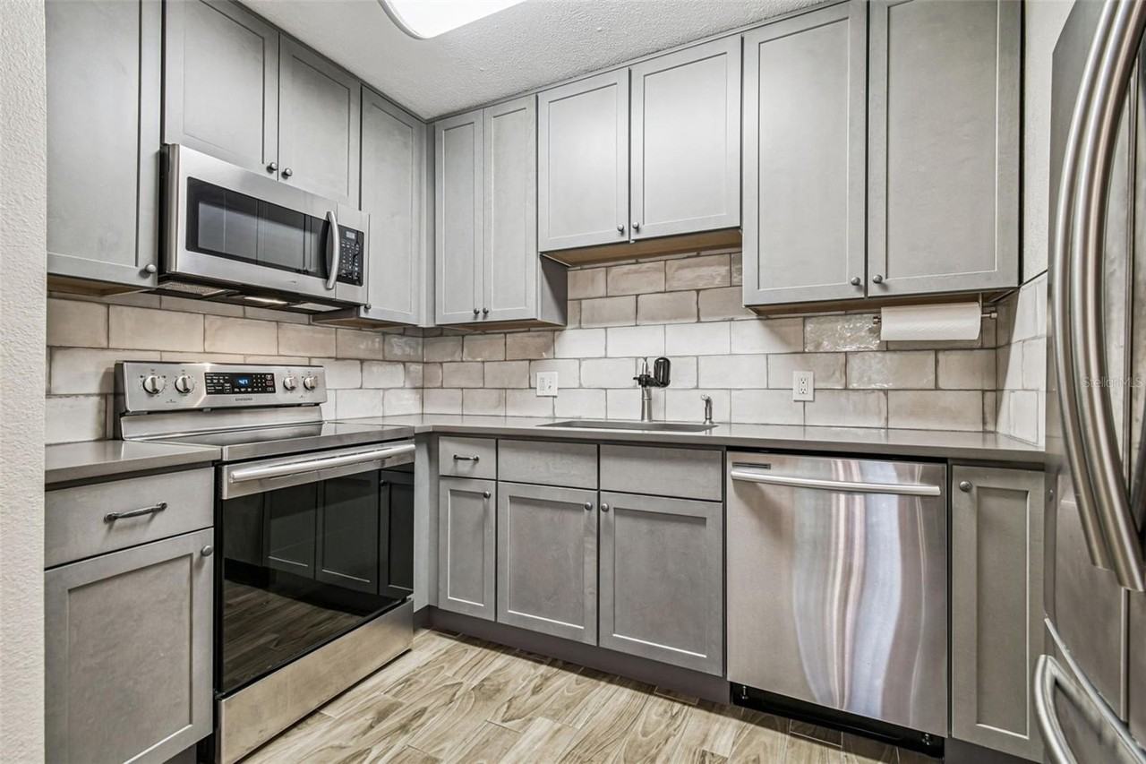 13691 Orange Sunset Dr #201 - Photo 4 of 21