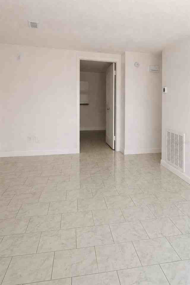 5622 River Rd - Photo 4 of 6