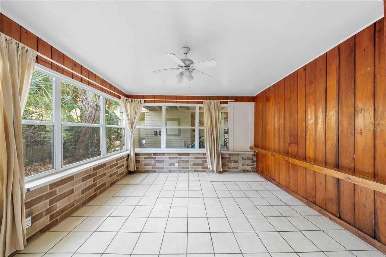 708 Grove St N - Photo 4 of 13