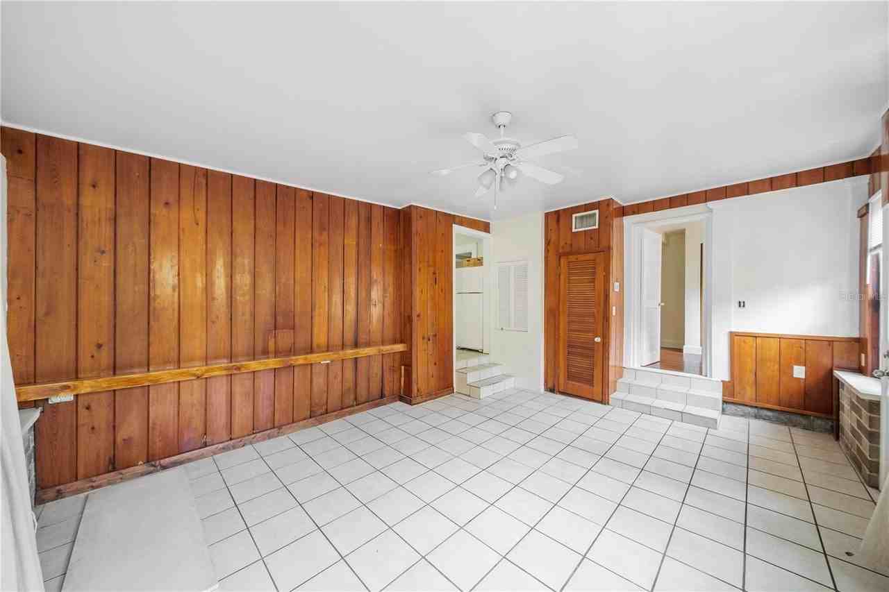 708 Grove St N - Photo 5 of 13