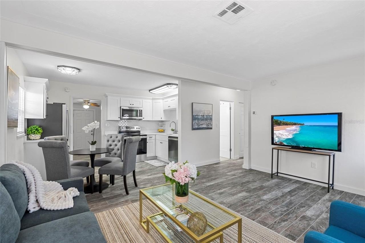 326 50th Ave N - Photo 5 of 32