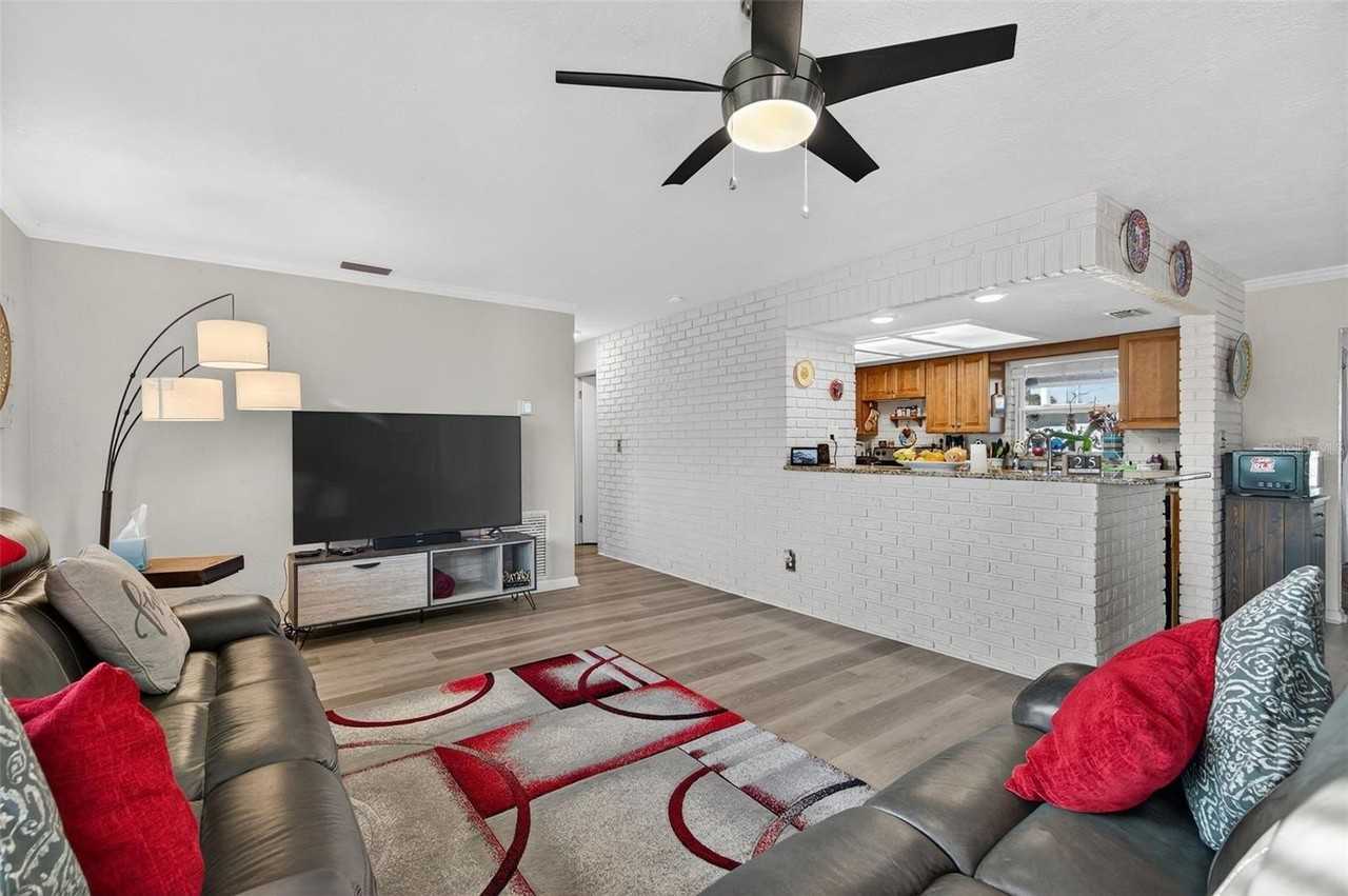 11761 80th Ave - Photo 3 of 50