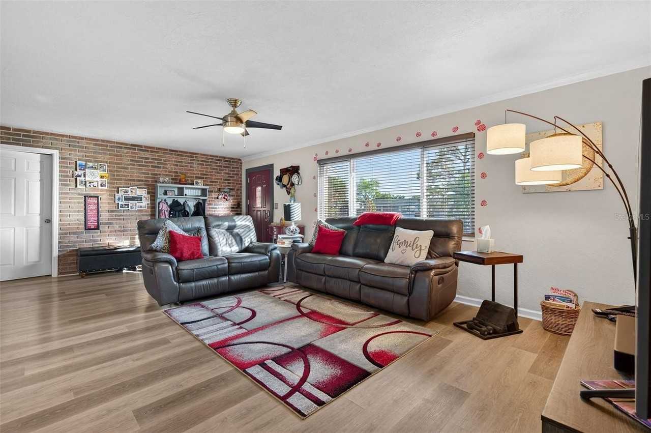 11761 80th Ave - Photo 4 of 50