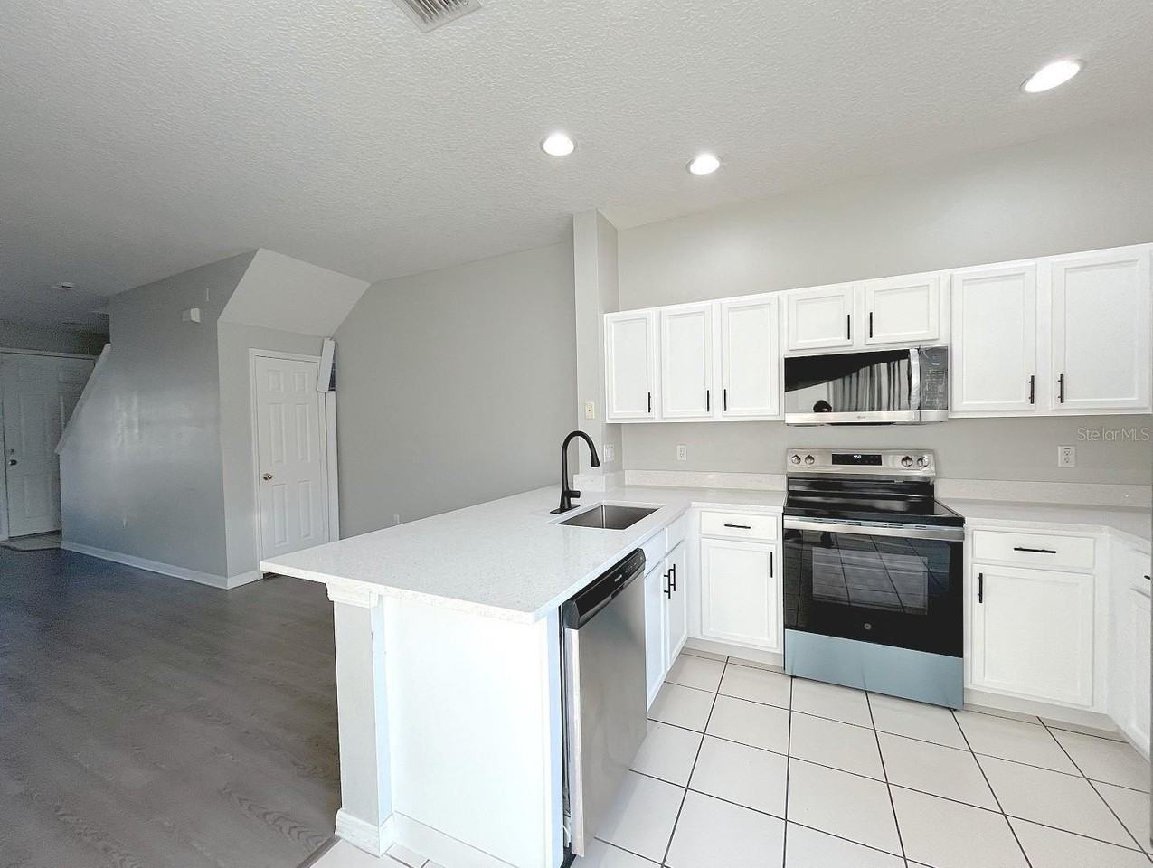 12706 Country Brook Ln - Photo 5 of 33