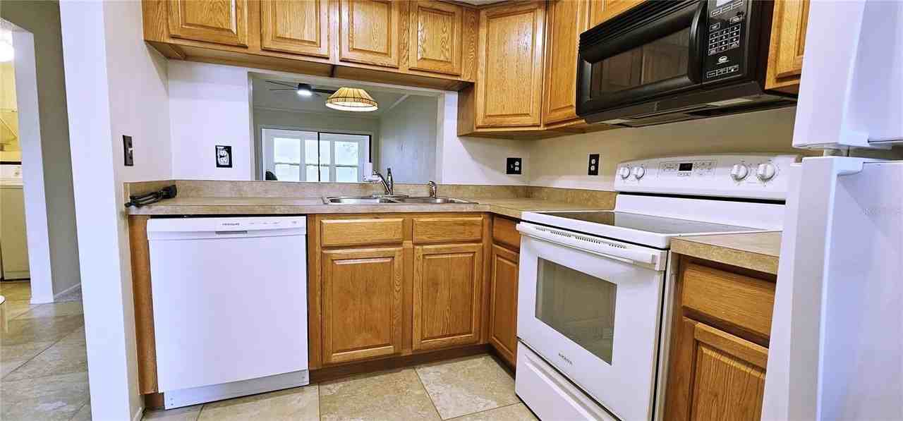 3036 Eastland Blvd #E203 - Photo 4 of 27