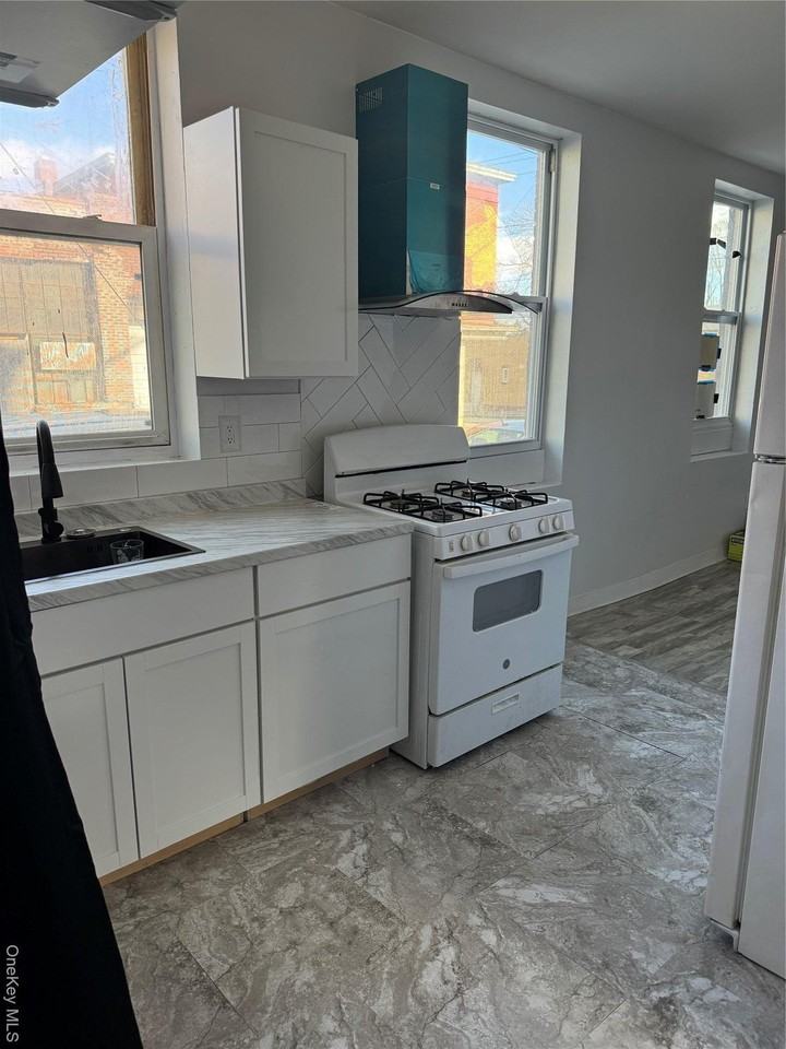 120 Sherman St Unit 4 #4 - Photo 4 of 9