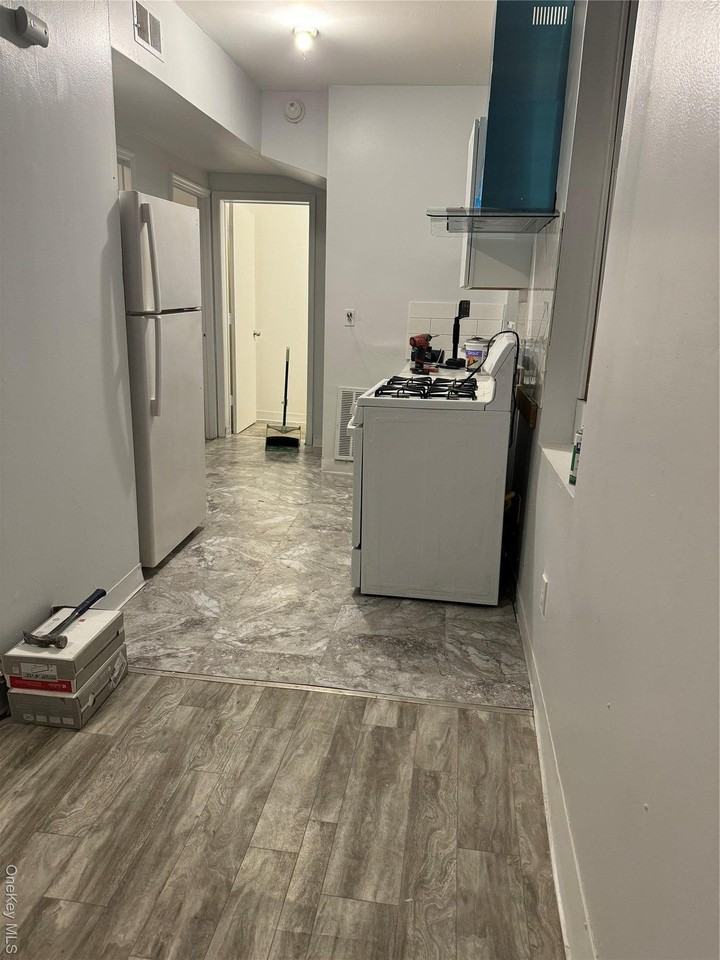 120 Sherman St Unit 4 #4 - Photo 5 of 9