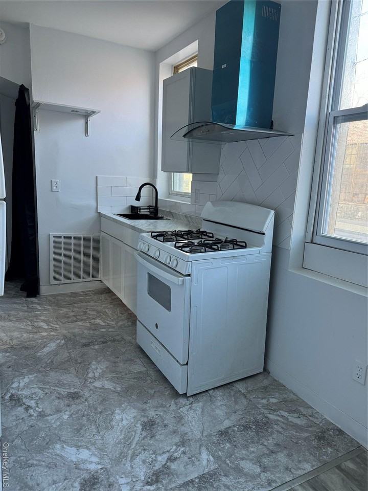 120 Sherman St Unit 4 #4 - Photo 6 of 9