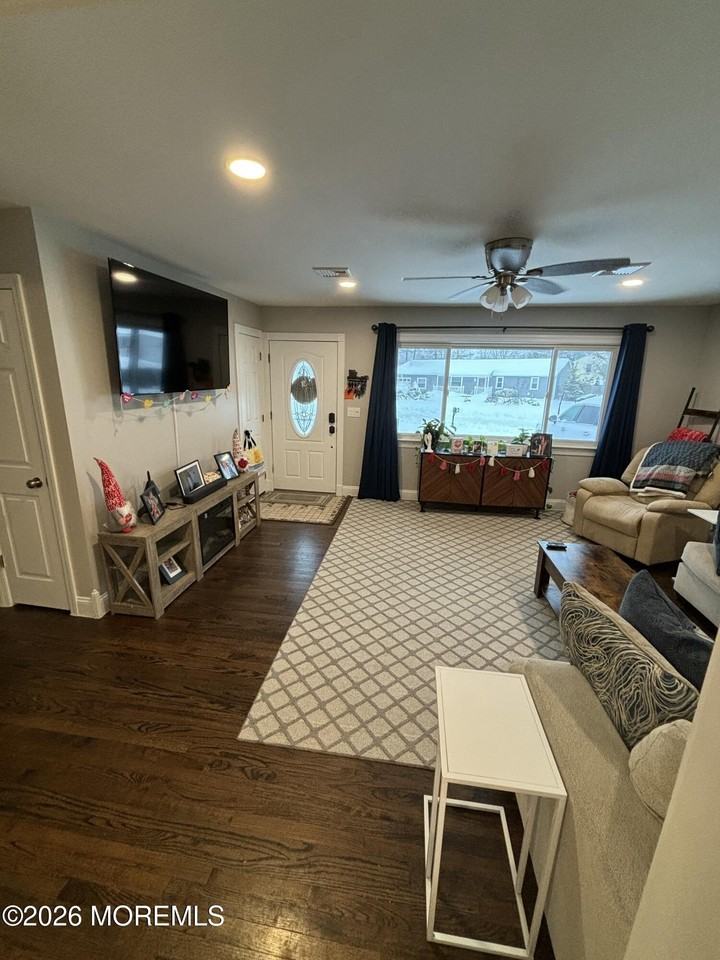 336 Enterprise Dr - Photo 5 of 15