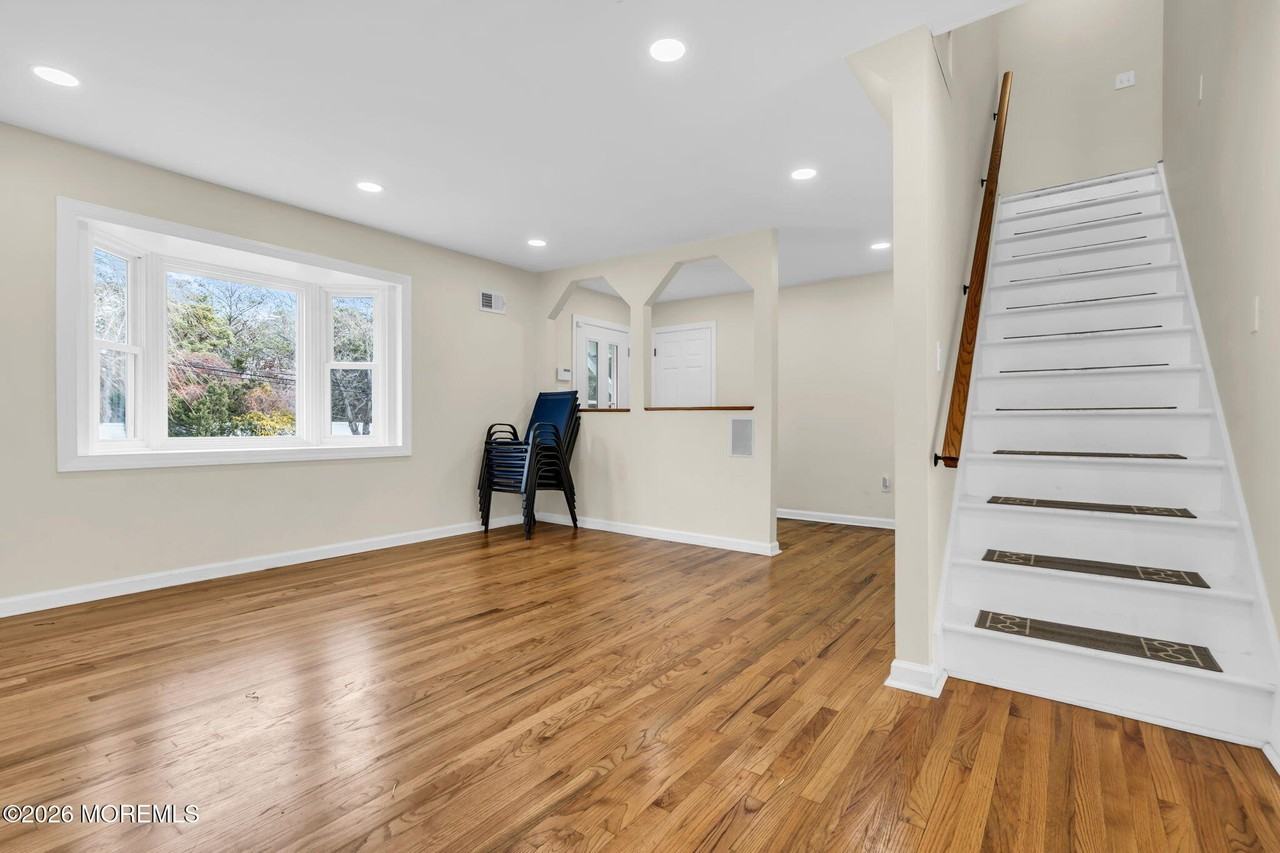 1613 Beacon St - Photo 4 of 27