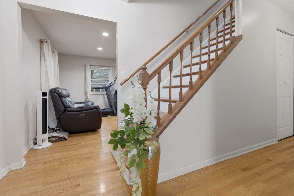 818 Dunbar Ct - Photo 3 of 26