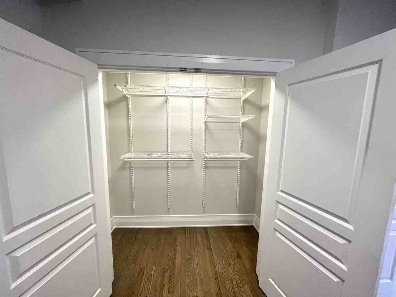 2543 W Iowa St Apt 3 #3 - Photo 4 of 19