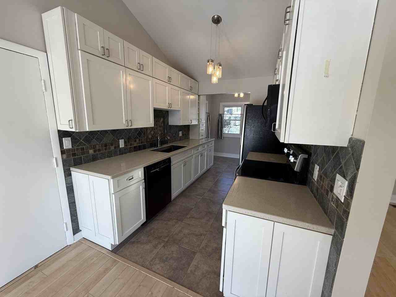 1340 Auburn Ave - Photo 4 of 21