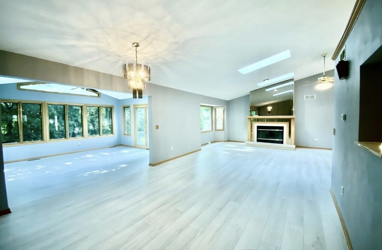 3121 Carefree Dr - Photo 4 of 29